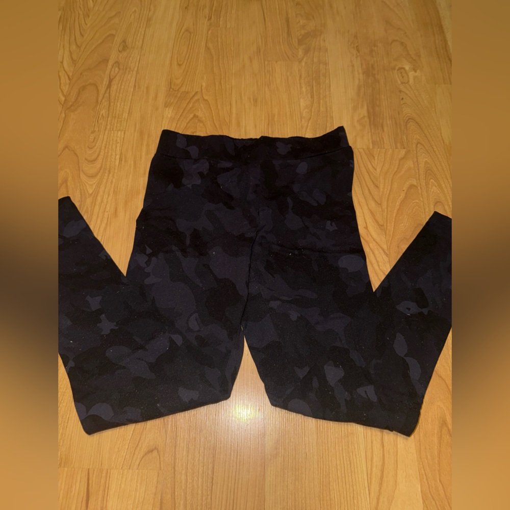 Black and Grey Camo Athletic Leggings Size Small